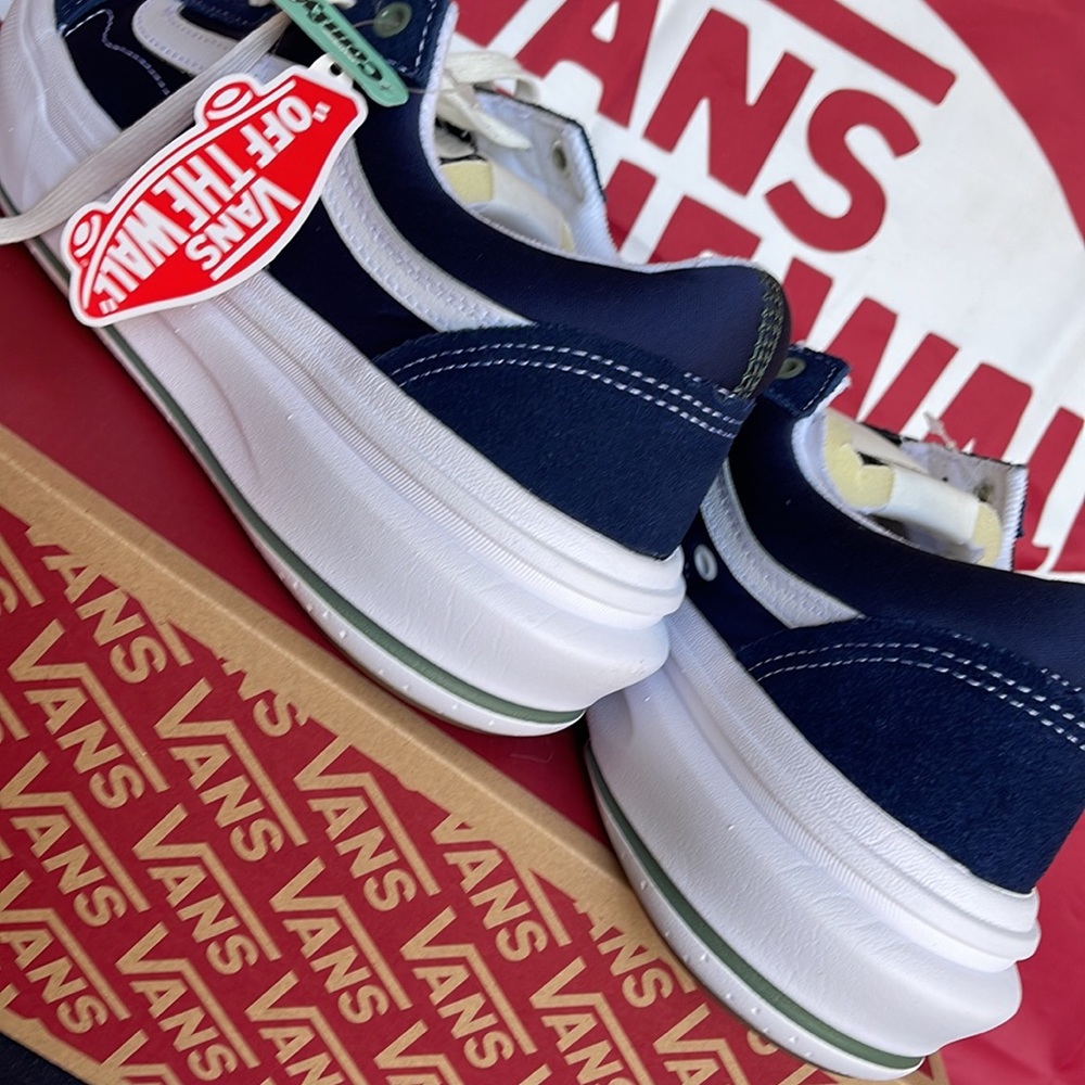 Vans Old Skool Over
Pop Color Dress Blues
VNOA7Q5ELKZ
WMNS platforms - sneakers - Picture 15 of 16
